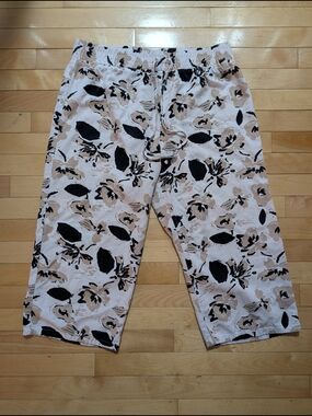 Linen Blend By Hester & Orchard Capris